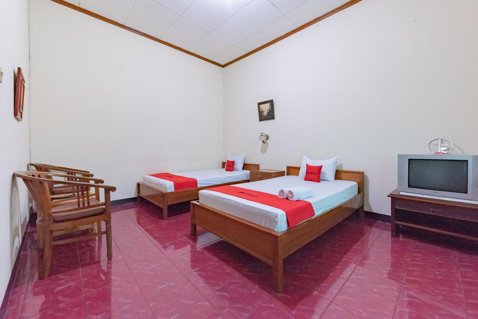 Reddoorz Plus Near Rsud R. Syamsudin Bunut Sukabumi Hotel Ngoại thất bức ảnh