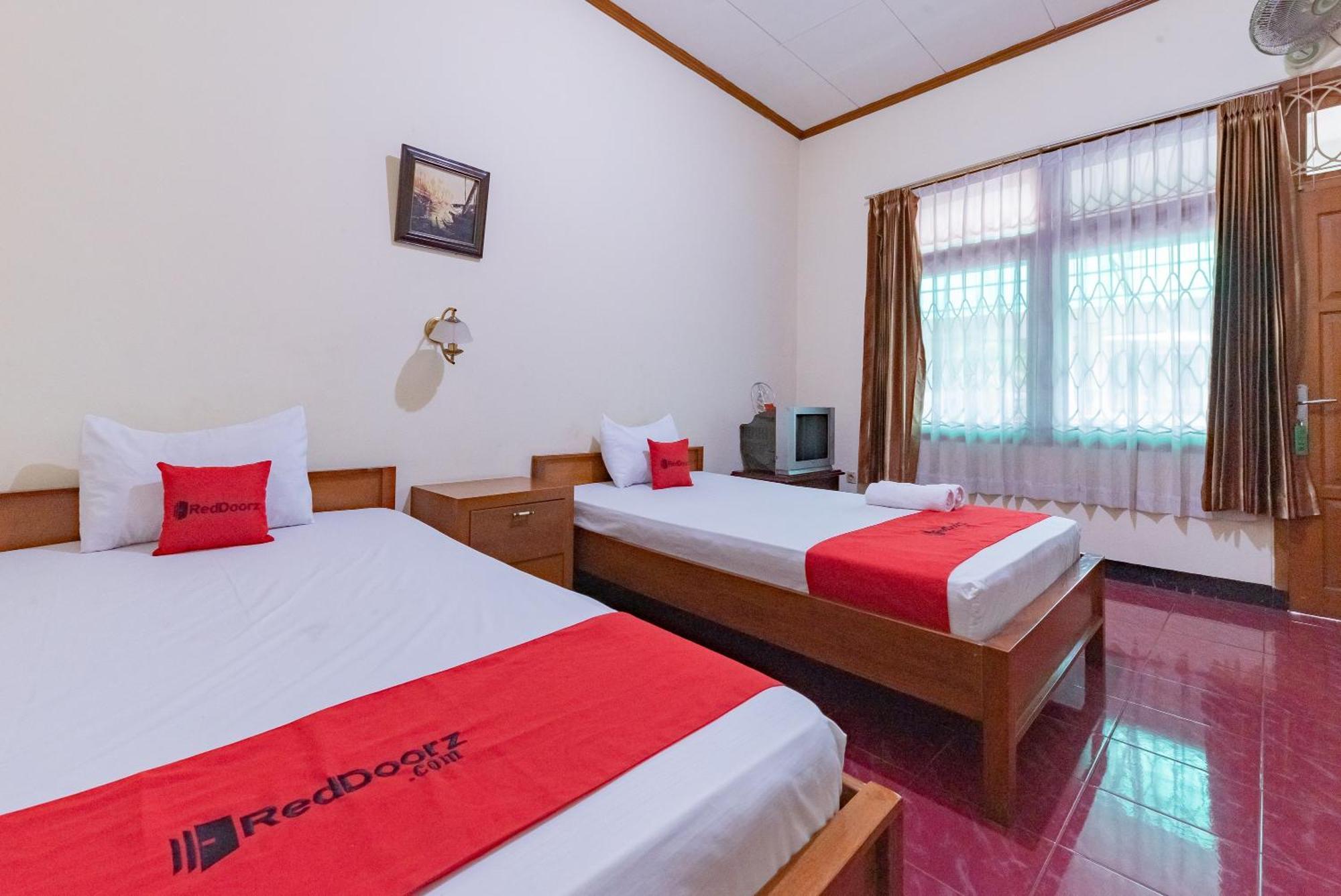 Reddoorz Plus Near Rsud R. Syamsudin Bunut Sukabumi Hotel Ngoại thất bức ảnh