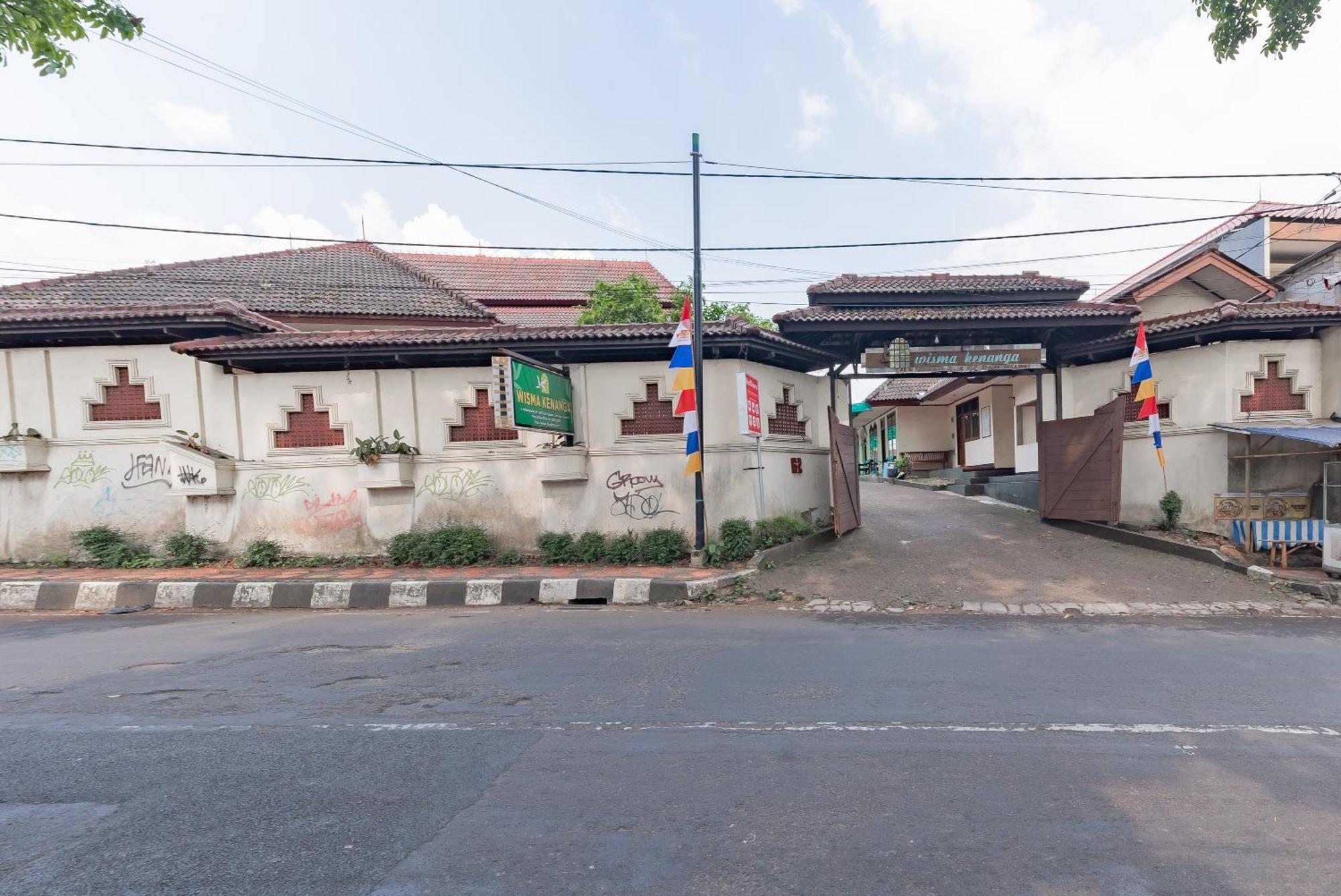 Reddoorz Plus Near Rsud R. Syamsudin Bunut Sukabumi Hotel Ngoại thất bức ảnh