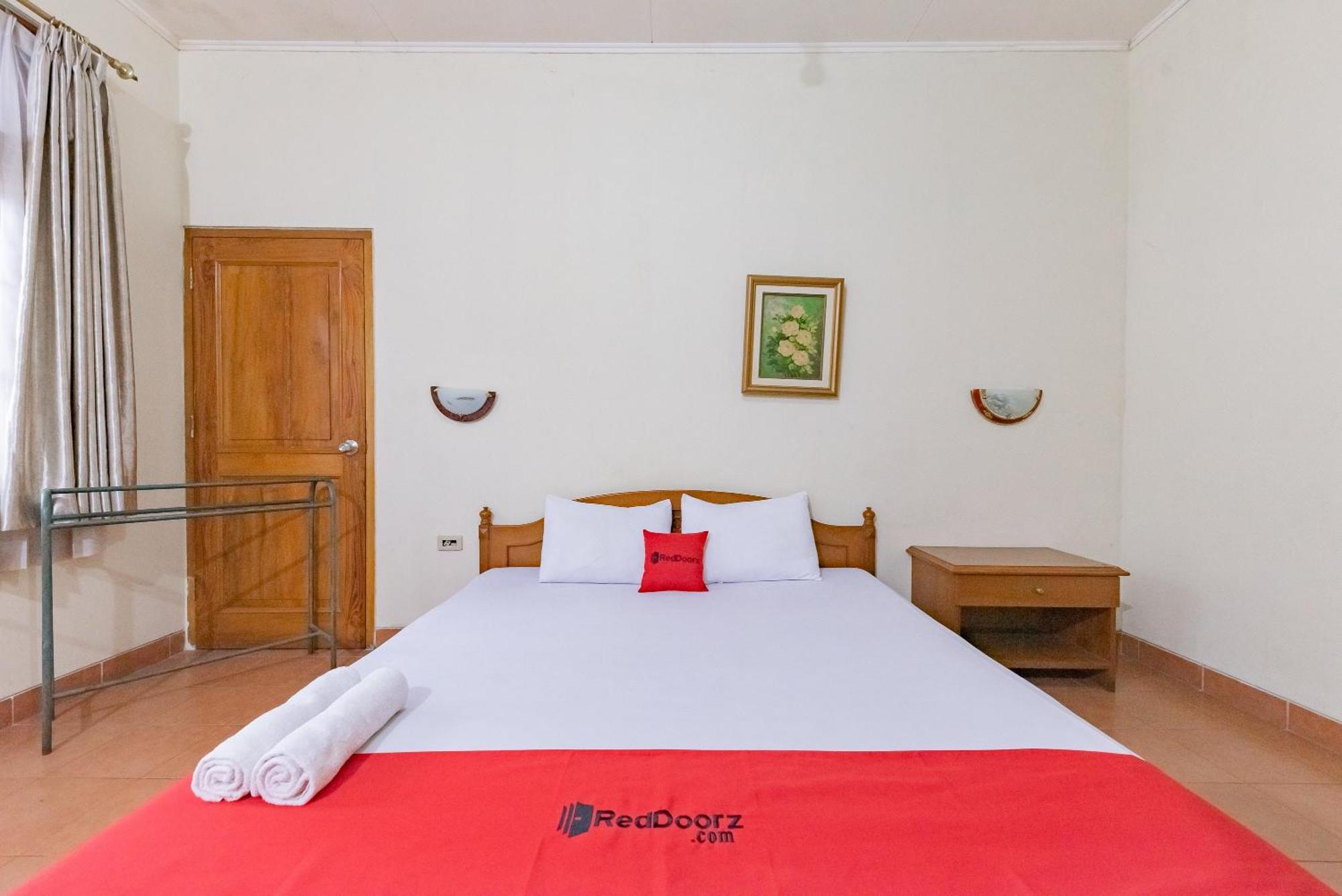 Reddoorz Plus Near Rsud R. Syamsudin Bunut Sukabumi Hotel Ngoại thất bức ảnh