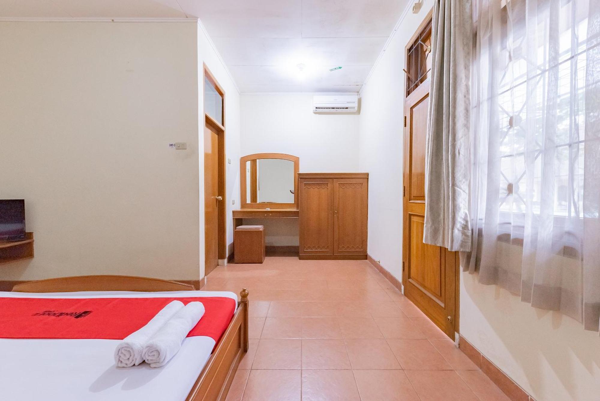 Reddoorz Plus Near Rsud R. Syamsudin Bunut Sukabumi Hotel Ngoại thất bức ảnh